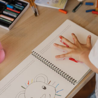 Lio und der Handabdruck